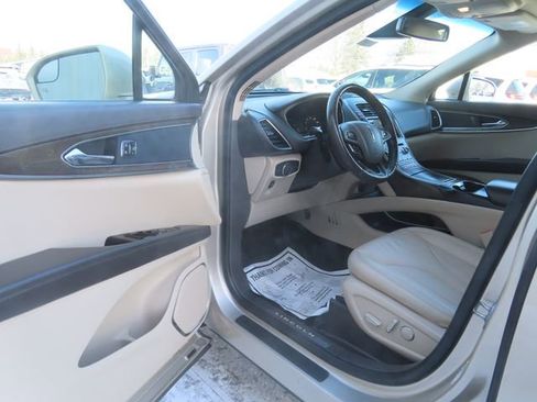 Used 2017 Lincoln MKX Select w/ Lincoln MKX Climate Package image 16