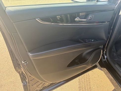 Certified 2023 Lincoln Nautilus STANDARD w/ Premium Package image 11