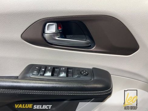 Used 2021 Chrysler Voyager Lxi FWD image 27