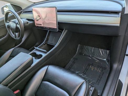 Used 2021 Tesla Model Y Long Range image 19