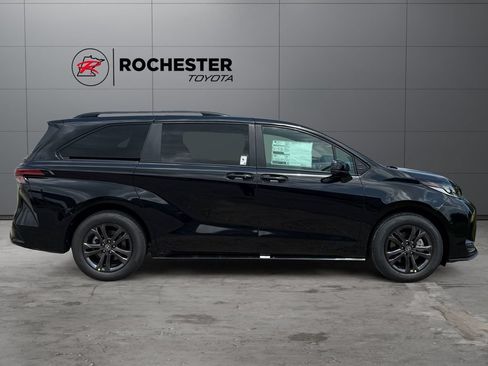 Used 2026 Toyota Sienna XSE AWD/4WD image 6