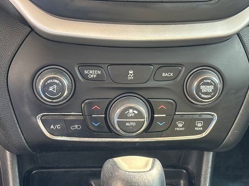 Used 2016 Jeep Cherokee Limited image 13