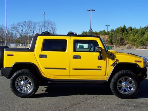 Used 2005 HUMMER H2 SUT w/ Preferred Equipment Group image 5