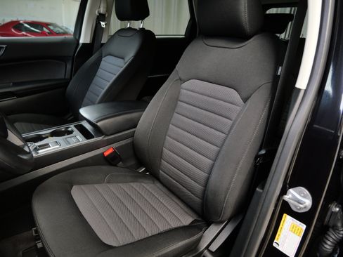 Used 2022 Ford Edge SE w/ Black Appearance Package AWD/4WD image 3