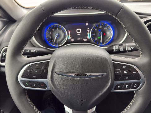 Used 2025 Chrysler Pacifica Select FWD image 14