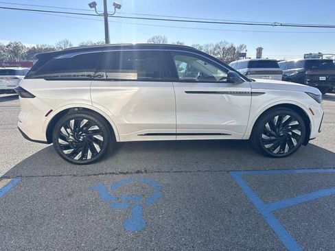 New 2026 Lincoln Nautilus Black Label w/ Jet Appearance Package image 3