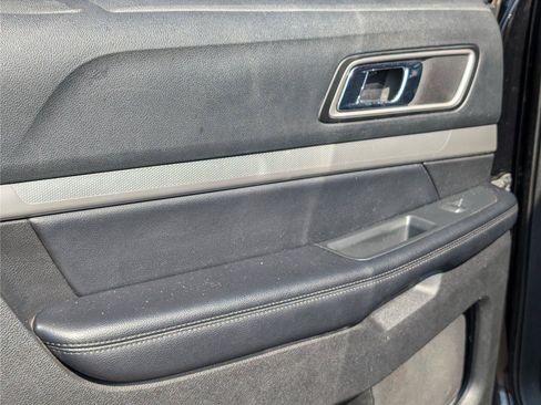 Used 2017 Ford Explorer XLT w/ Equipment Group 202A FWD image 35