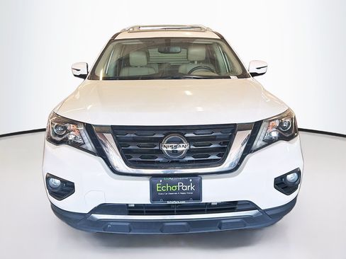 Used 2017 Nissan Pathfinder Platinum w/ Family Entertainment Package AWD/4WD image 2
