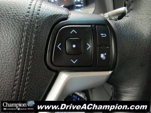 Used 2015 Toyota Sienna L image 26