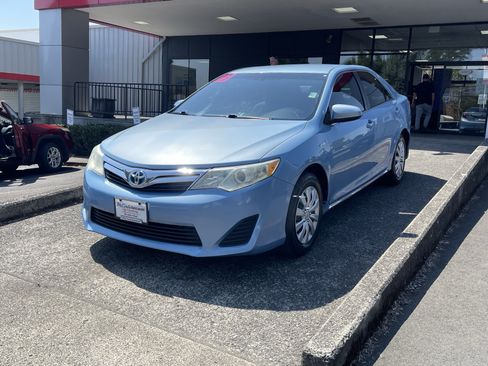 Used 2013 Toyota Camry LE FWD image 3