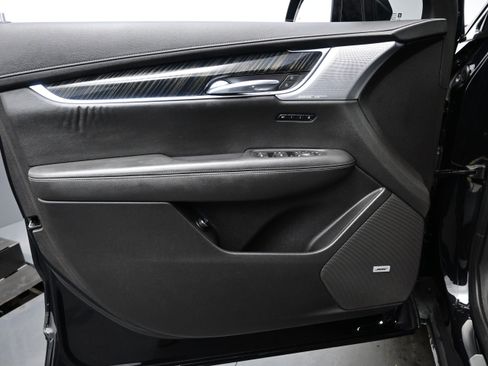 Used 2023 Cadillac XT6 Premium Luxury FWD image 12