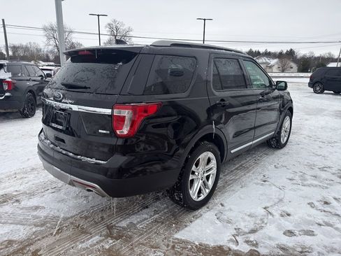 Used 2016 Ford Explorer XLT w/ Equipment Group 202A image 5