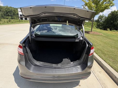 Used 2014 Ford Fusion SE w/ Equipment Group 201A FWD image 14