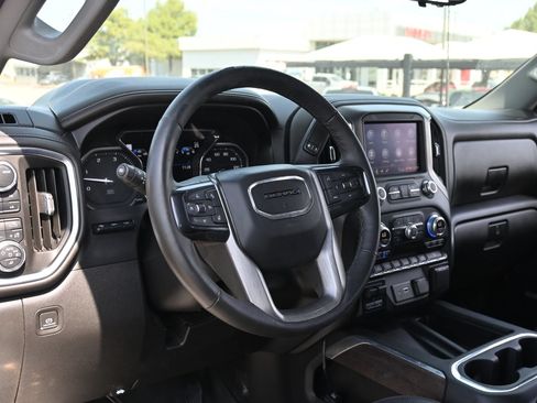 Used 2022 GMC Sierra 2500 Denali w/ Denali Ultimate Package AWD/4WD image 17