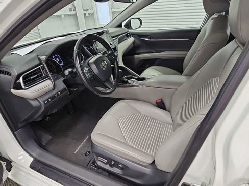 Used 2023 Toyota Camry SE FWD image 11