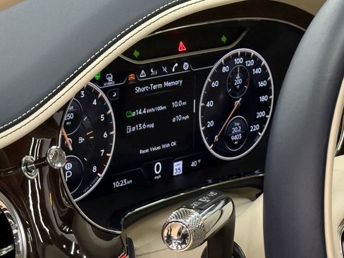 Used 2022 Bentley Flying Spur Plug-In Hybrid image 79