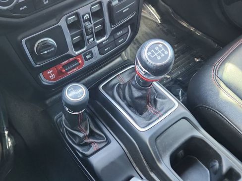 Used 2019 Jeep Wrangler Unlimited Rubicon w/ Uconnect 4C Nav & Sound Group AWD/4WD image 26