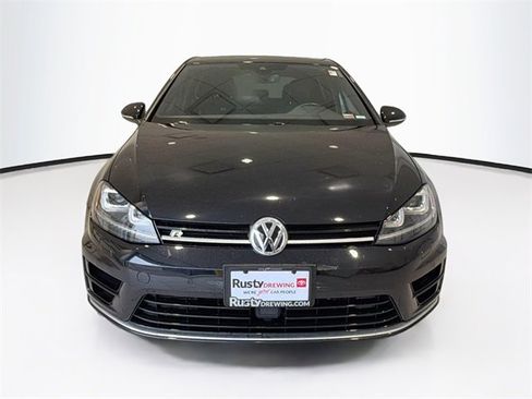 Used 2017 Volkswagen Golf 4-Door image 2