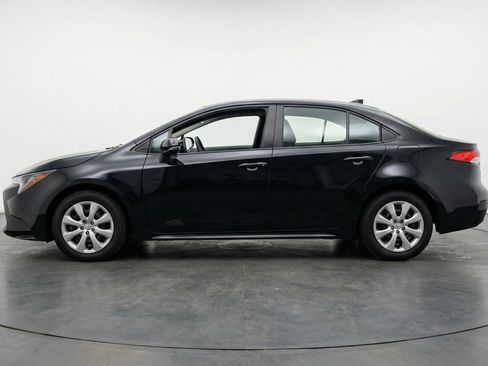 Used 2025 Toyota Corolla LE FWD image 5