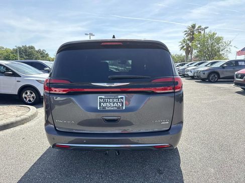 Used 2023 Chrysler Pacifica Limited w/ Uconnect Theater Family Group AWD/4WD image 5