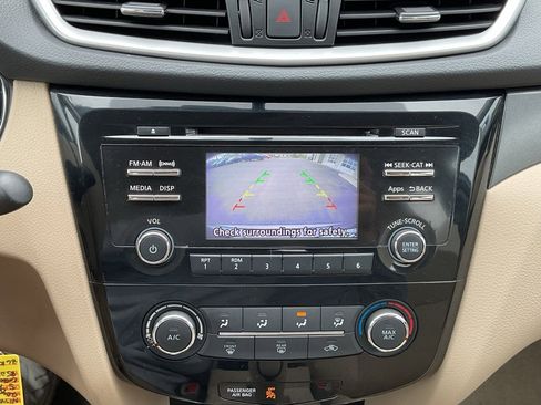 Used 2015 Nissan Rogue S image 14