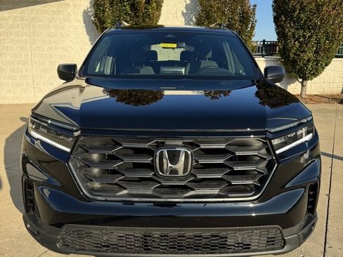 New 2025 Honda Pilot Sport image 6