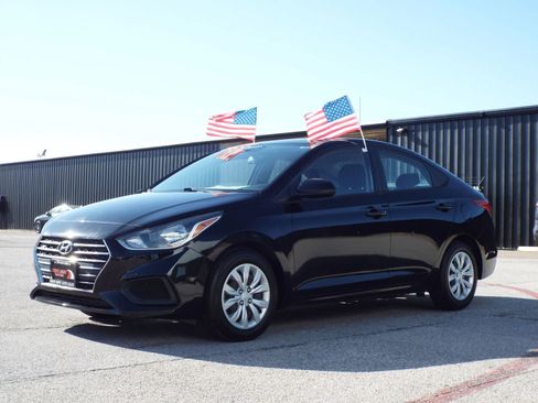 Used 2021 Hyundai Accent SE image 1