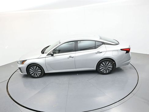 Used 2024 Nissan Altima 2.5 SV FWD image 25