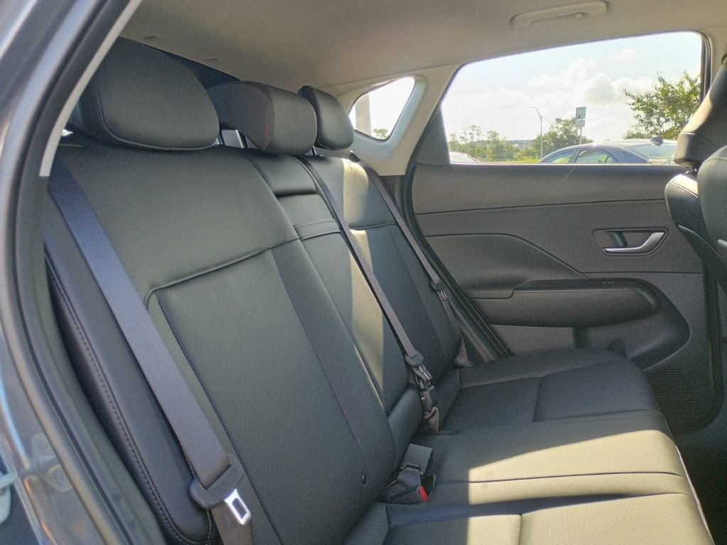Used 2025 Hyundai Kona Limited FWD image 21