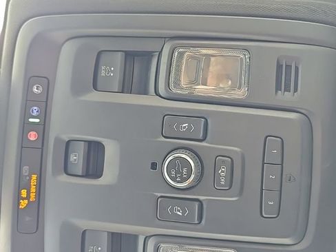 Used 2023 Chevrolet Tahoe Z71 w/ Luxury Package image 16