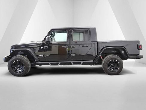 Used 2023 Jeep Gladiator Overland AWD/4WD image 4