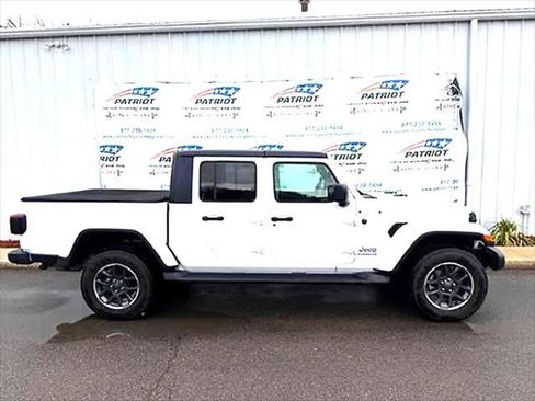 Used 2022 Jeep Gladiator Overland w/ Popular Equipment Package AWD/4WD image 2