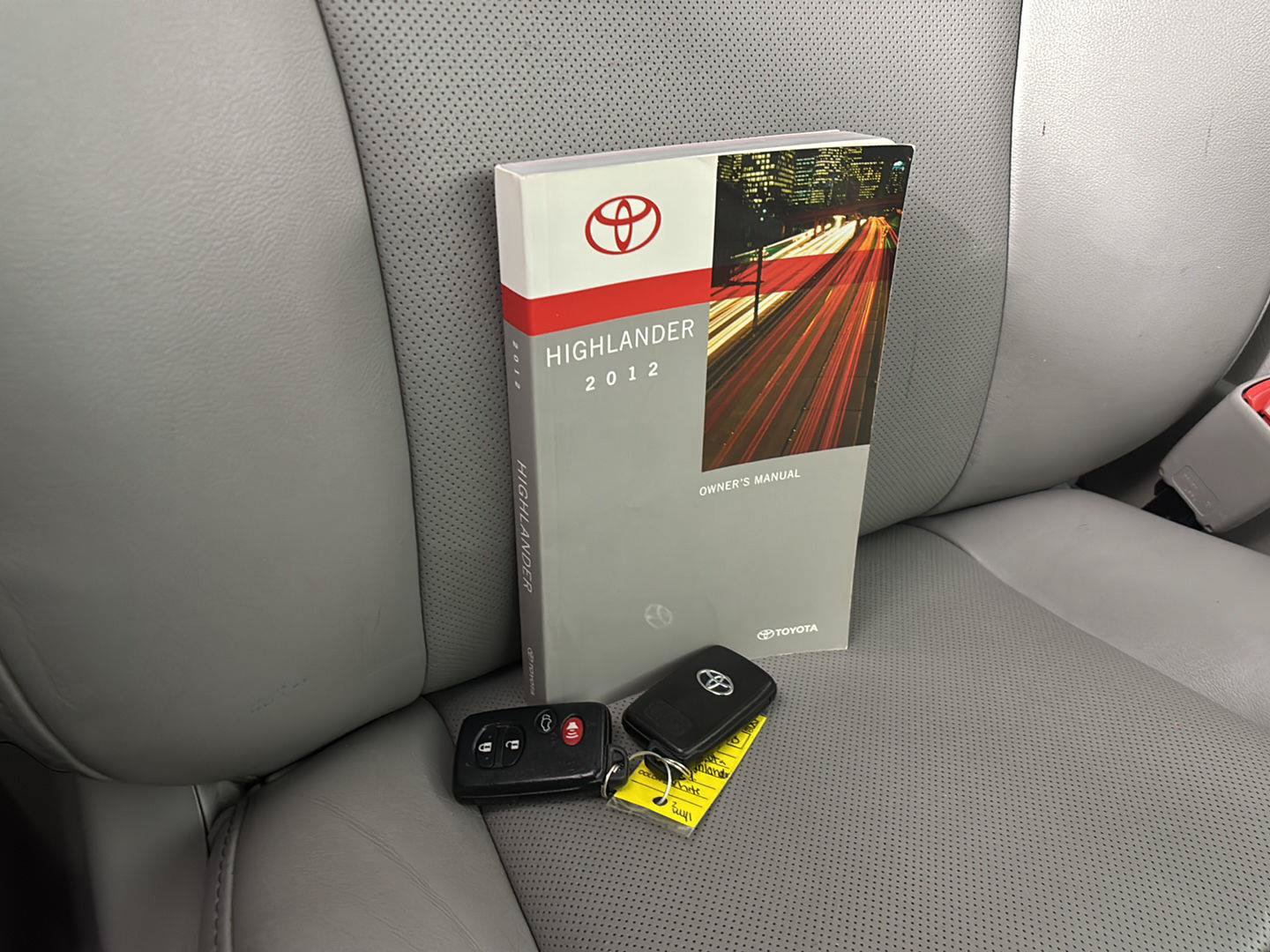 Used 2012 Toyota Highlander Limited w/ Tow Pkg AWD/4WD image 15