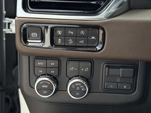 Used 2025 GMC Yukon Denali Ultimate AWD/4WD image 21