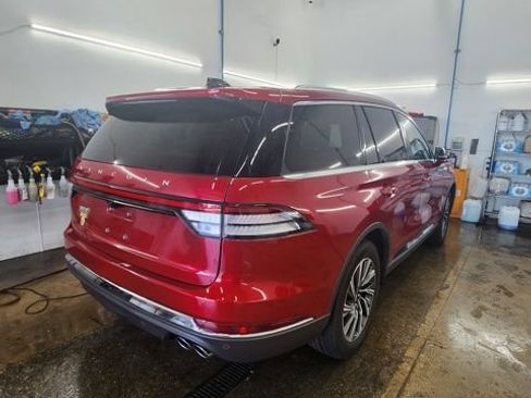 Used 2025 Lincoln Aviator AWD image 5