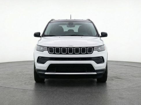 Used 2025 Jeep Compass Limited AWD/4WD image 2