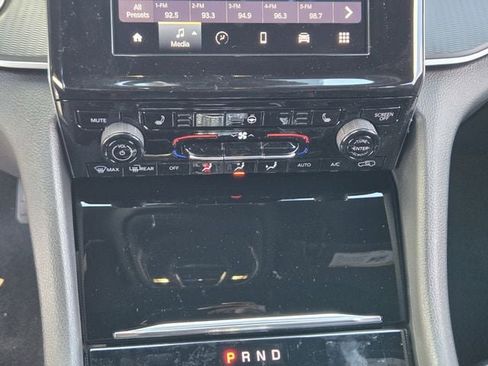 New 2025 Jeep Grand Cherokee Altitude image 13