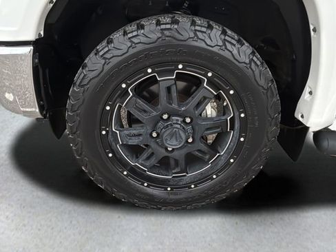 Used 2017 Toyota Tundra SR5 AWD/4WD image 27