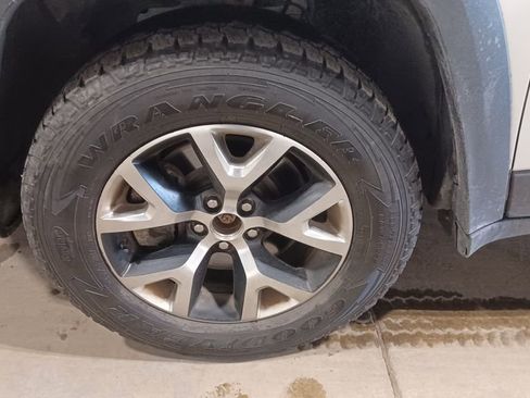 Used 2016 Jeep Cherokee Trailhawk image 4