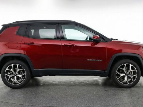 Used 2025 Jeep Compass Limited image 11