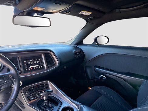 Used 2019 Dodge Challenger SXT image 21