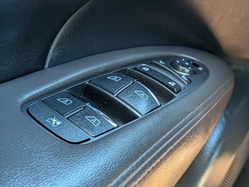 Used 2012 INFINITI M37 x w/ Deluxe Touring Pkg image 23