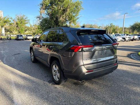 Used 2021 Toyota RAV4 XLE w/ Convenience Package FWD image 3