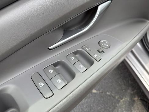 Used 2024 Hyundai Elantra SEL FWD image 10