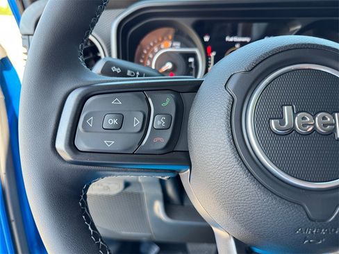 New 2025 Jeep Wrangler Unlimited Rubicon w/ Technology Group image 20