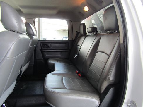 Used 2017 RAM 2500 Tradesman w/ Chrome Appearance Group RWD image 9