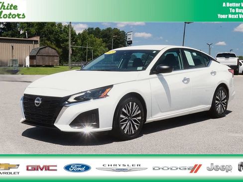 Used 2025 Nissan Altima 2.5 SV FWD image 1