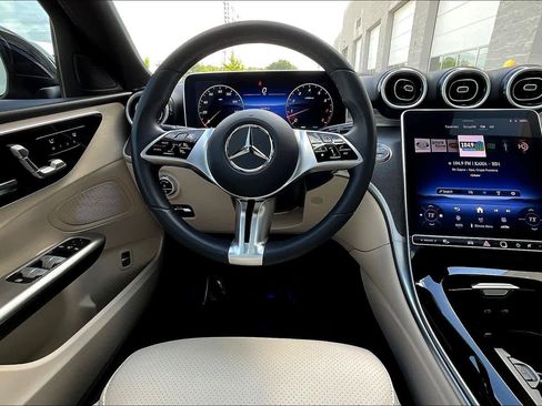 Used 2025 Mercedes-Benz C 300 Sedan image 7