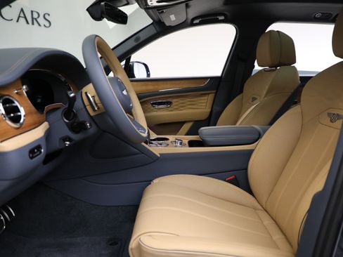 New 2025 Bentley Bentayga Extended Wheelbase image 18