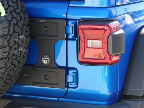 New 2026 Jeep Wrangler Unlimited Rubicon w/ Xtreme 35 Tire Package image 3